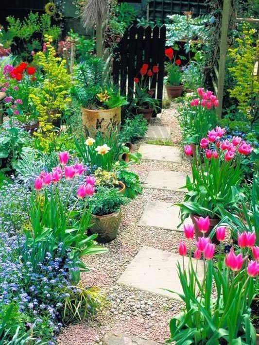 Stepping stone garden path