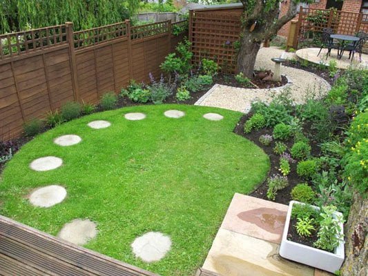 Curved lawn for a square garden design