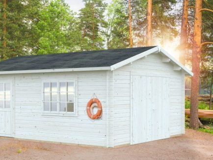 Roger (23.9 sqm) large traditional timber single garage